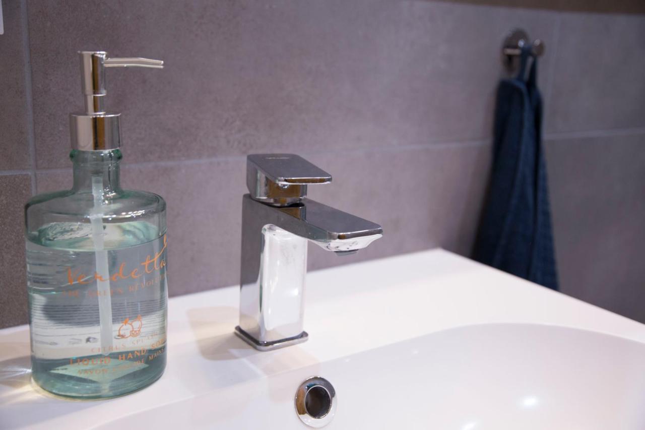 Luxurio Rooms With Baths Ливорно Экстерьер фото